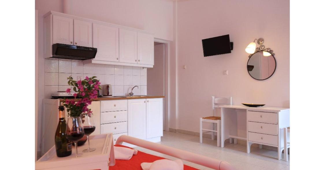Athina Apartments Stoúpa Exterior foto